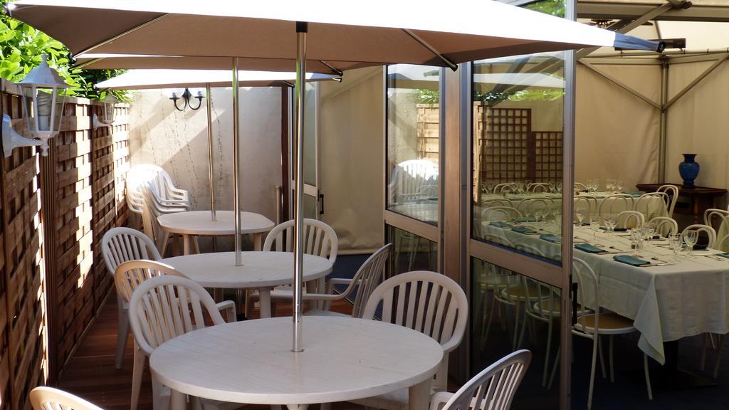 Hotel Restaurant "Le Relais" Courtenay  Exterior foto